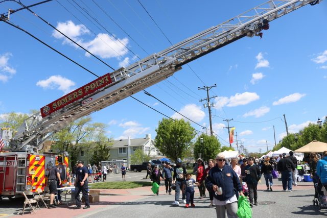 1.4 Bayfest Ladder Truck