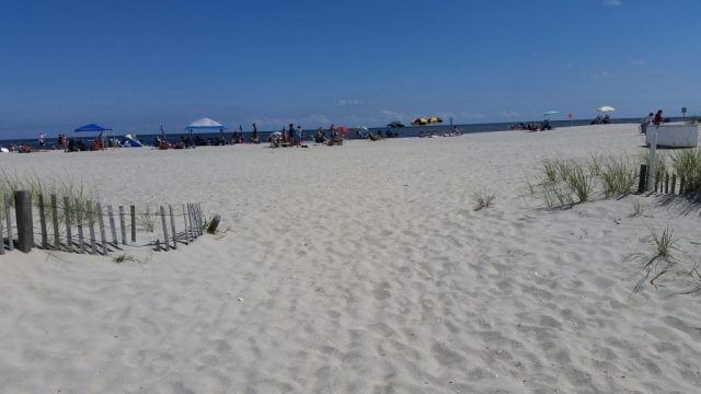 1.4 north end beach grill