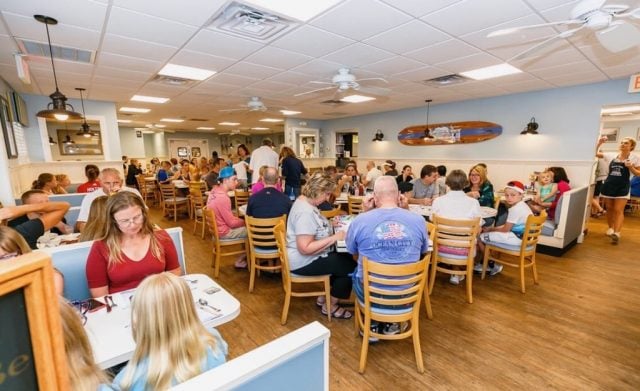 1.4 uncle bills pancake house crowded