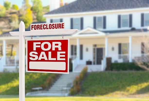 1.4 Foreclosure sign (Courtesy of iStock Photo)