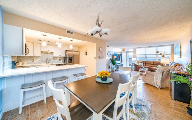 1.4 500 Bay Living Area