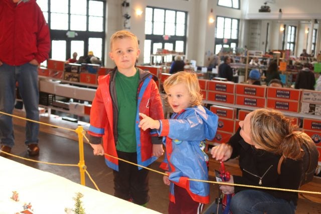 1.4 Train Show Family